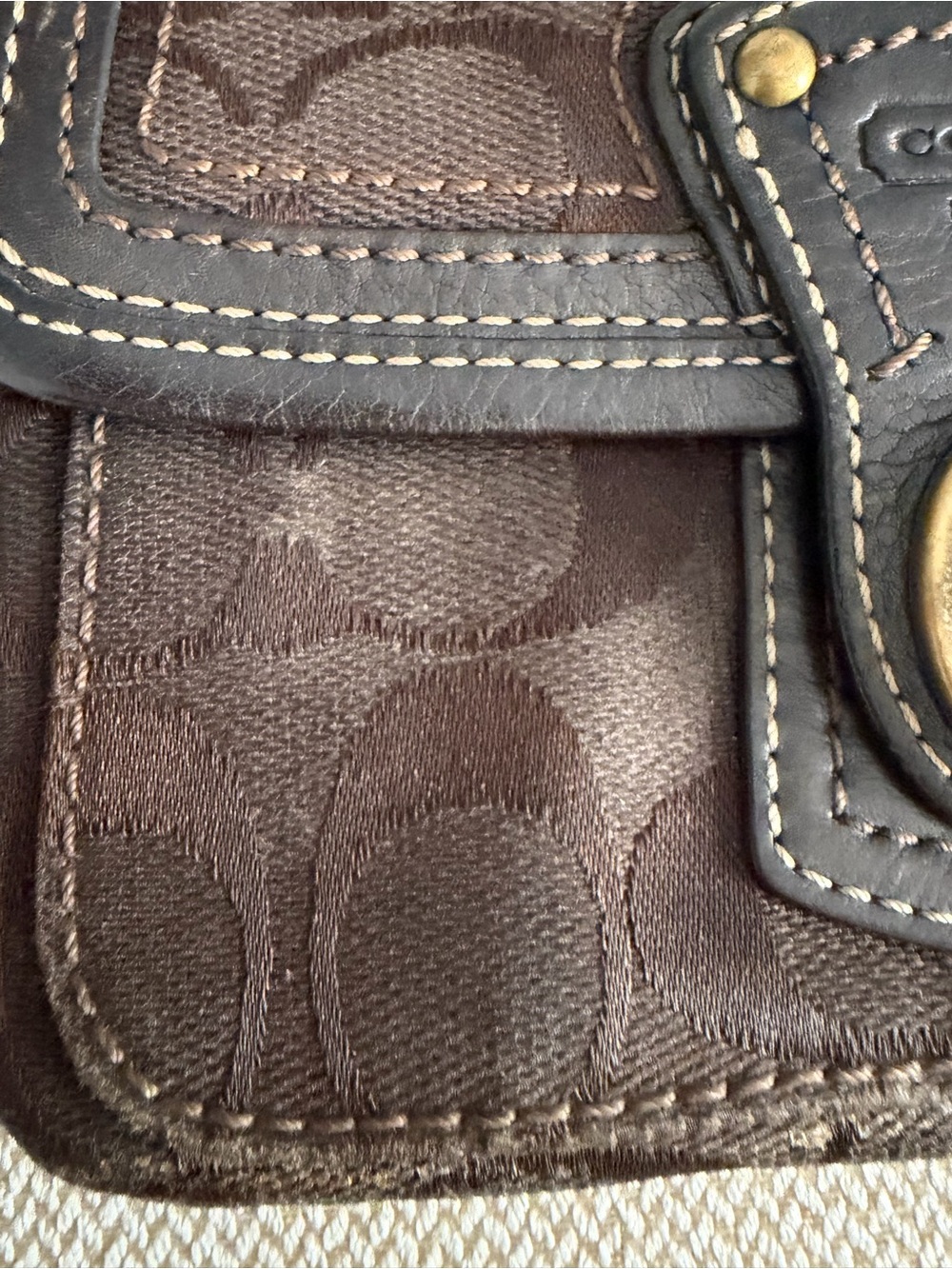 Coach Legacy Signature Jacquard Turnlock Wristlet - Picture 2 of 9
